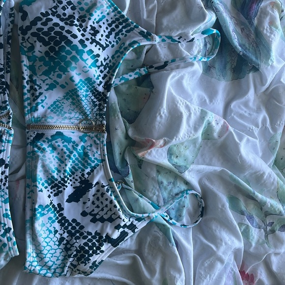 Large forever 21 binki worn once tops and bottom - Picture 2 of 3